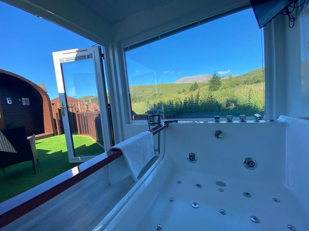 Highland Stays - Ben View Studio Pod & Jacuzzi Bath Fort William Bagian luar foto