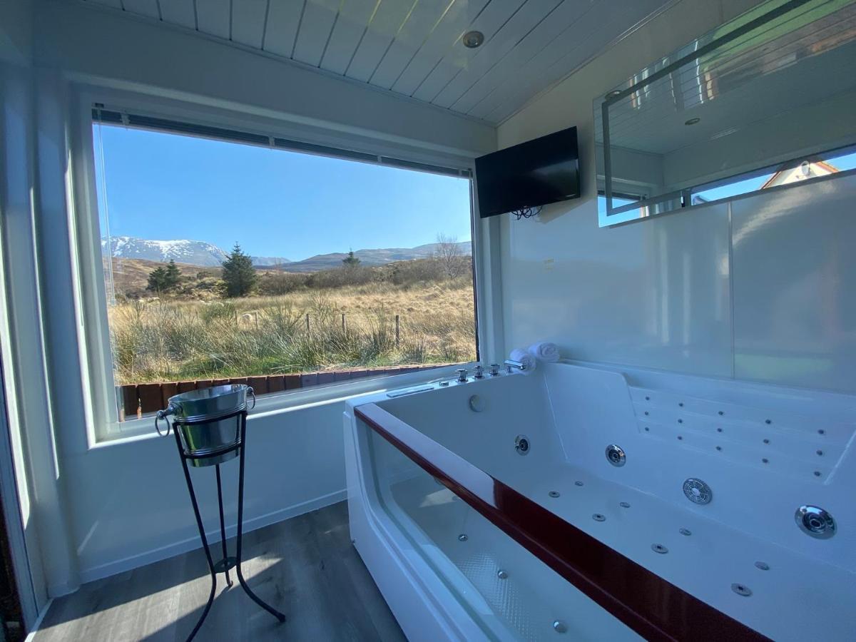 Highland Stays - Ben View Studio Pod & Jacuzzi Bath Fort William Bagian luar foto